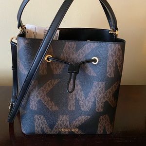 BNWT Michael Kors Suri Large Bucket Drawstring Crossbody